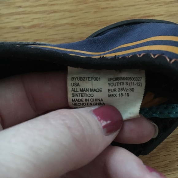 Size 11/12 water shoes - Great for beach or pool - Picture 2 of 2